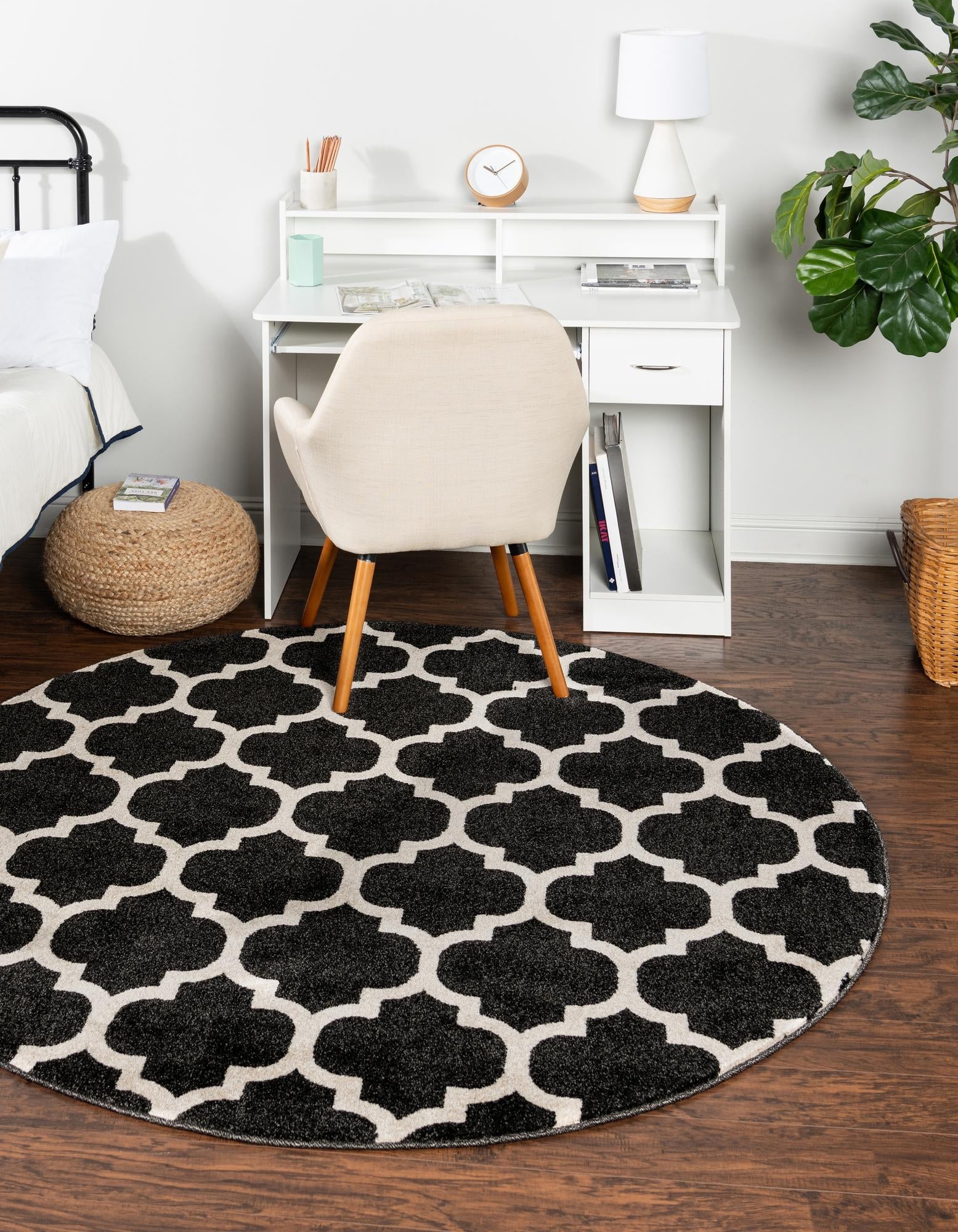 Lattice Gardens Collection Area Rug -  Bloomfield (Black)