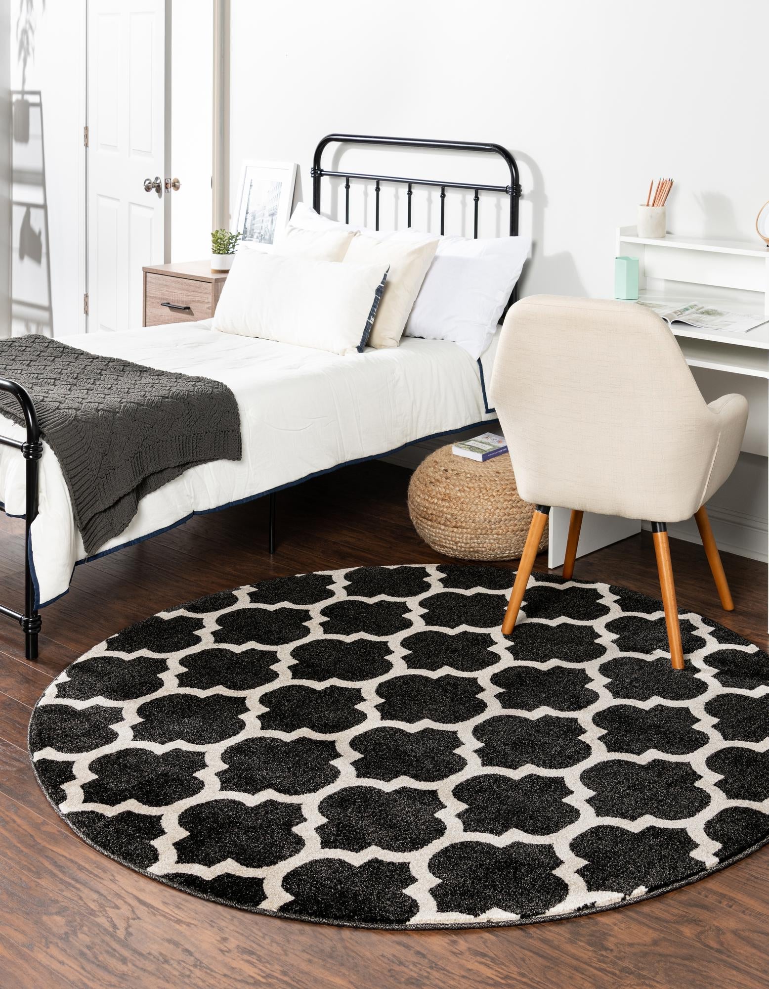 Lattice Gardens Collection Area Rug -  Bloomfield (Black)