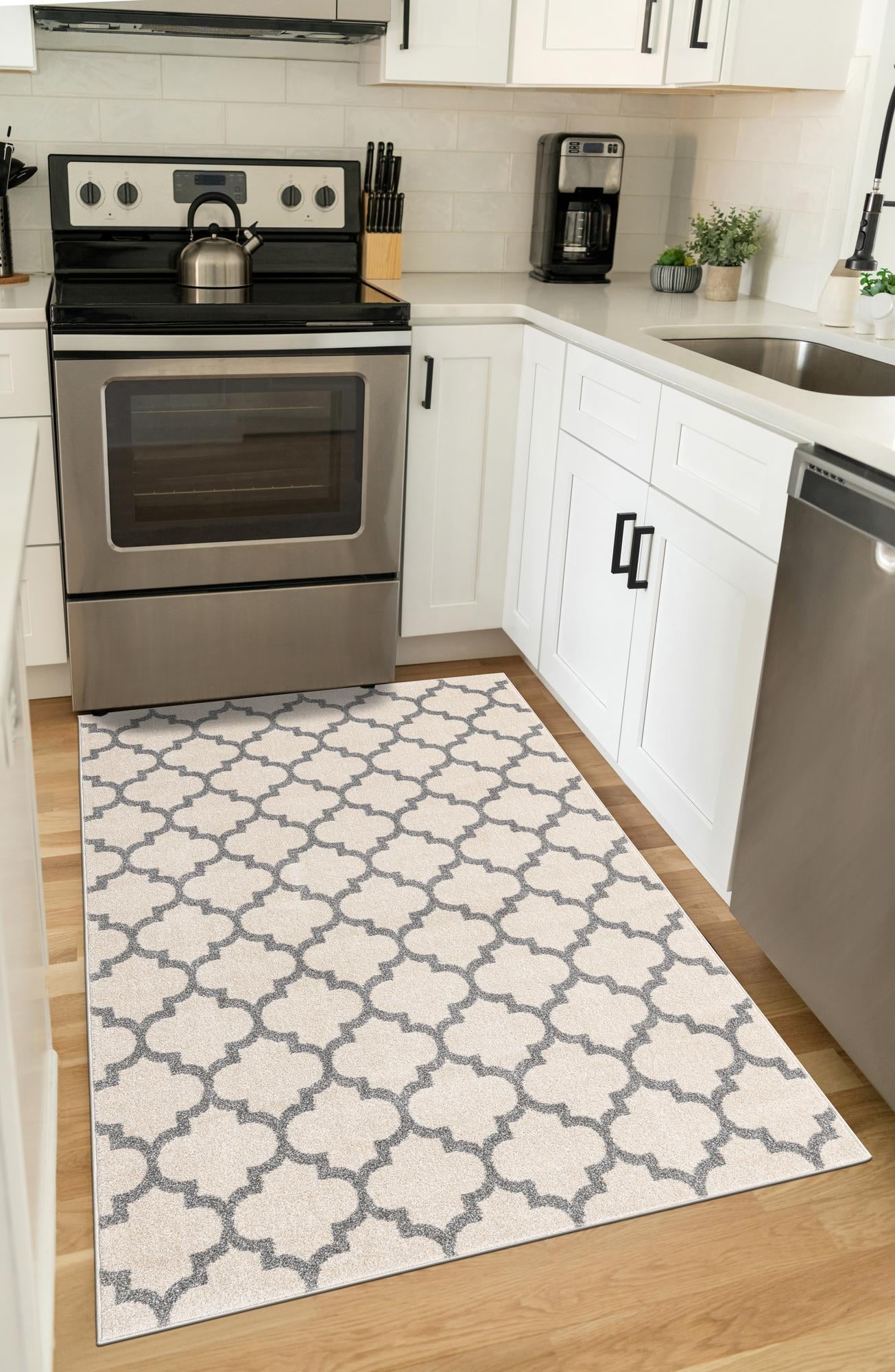 Lattice Gardens Collection Area Rug -  Bloomfield (Beige and Gray)