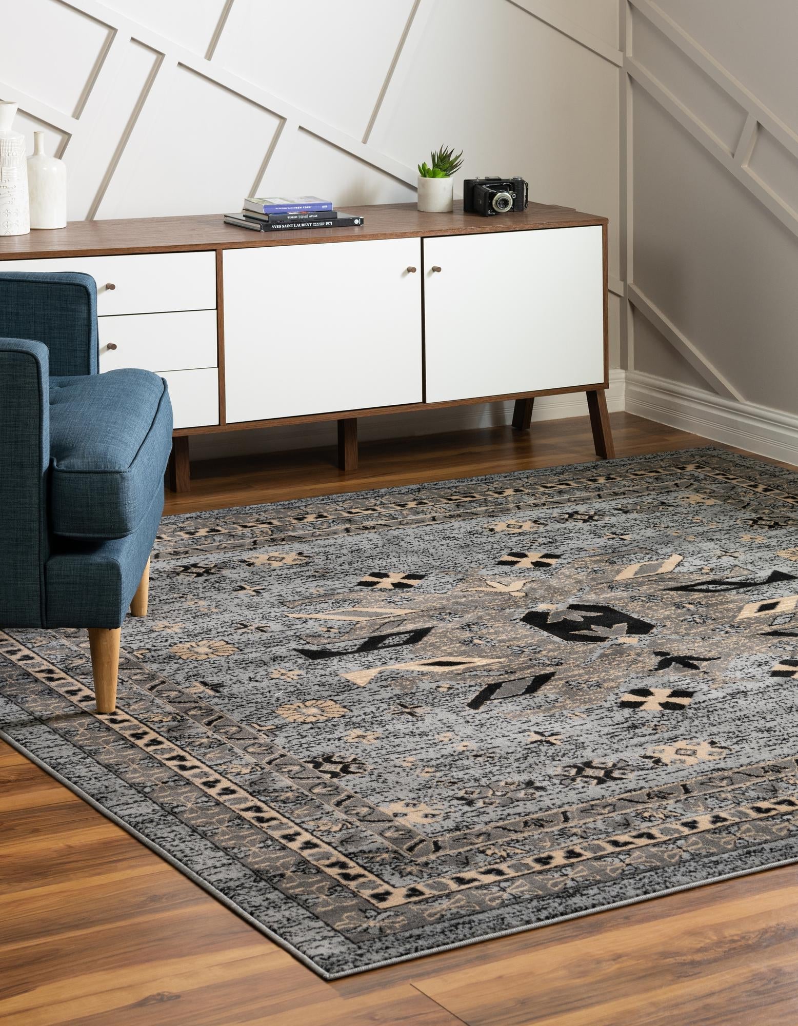 Tabriz Tapestries Collection Area Rug - Azerbaijan (Gray)