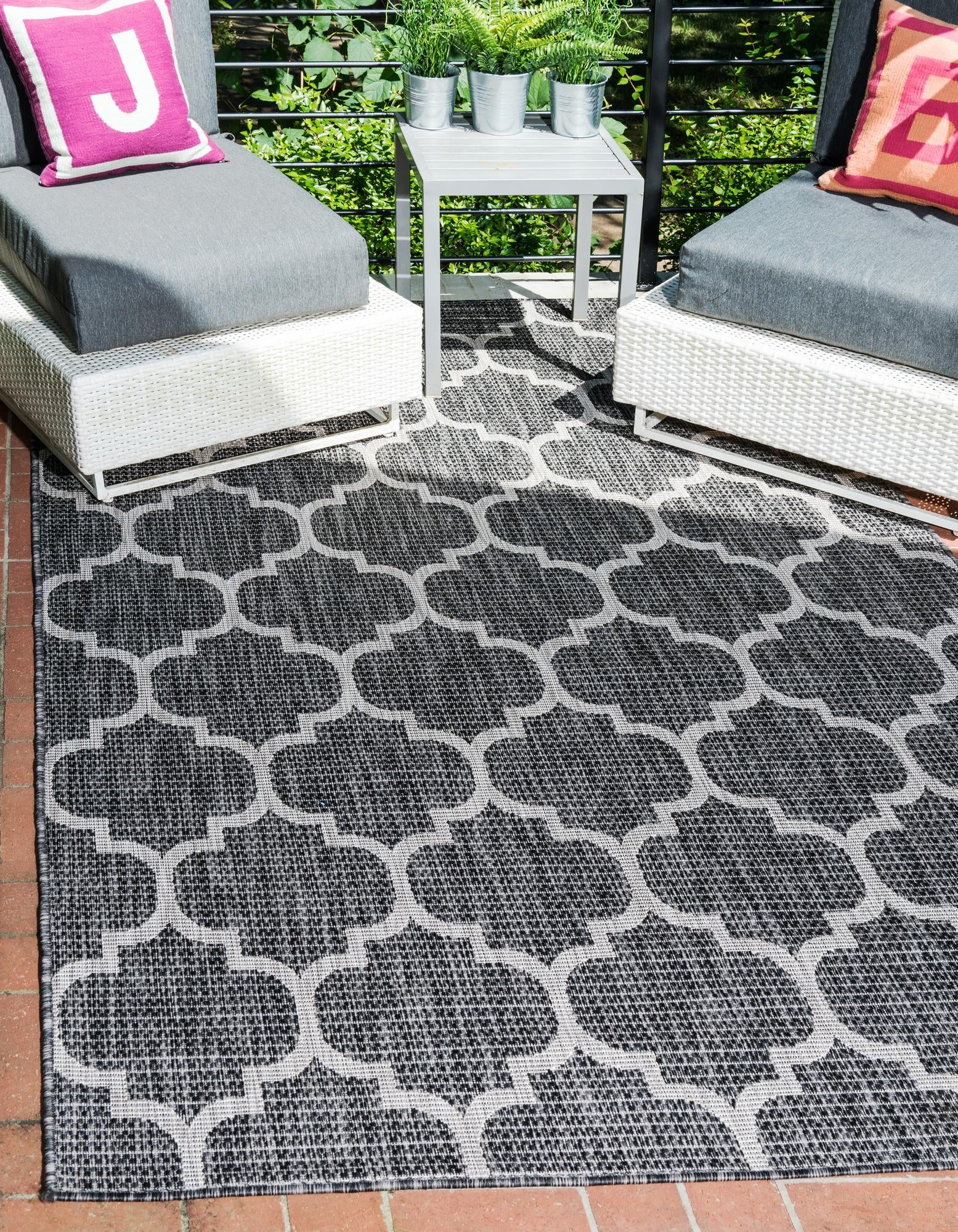 Seaside Lattice Collection Area Rug - Arbor (Black)