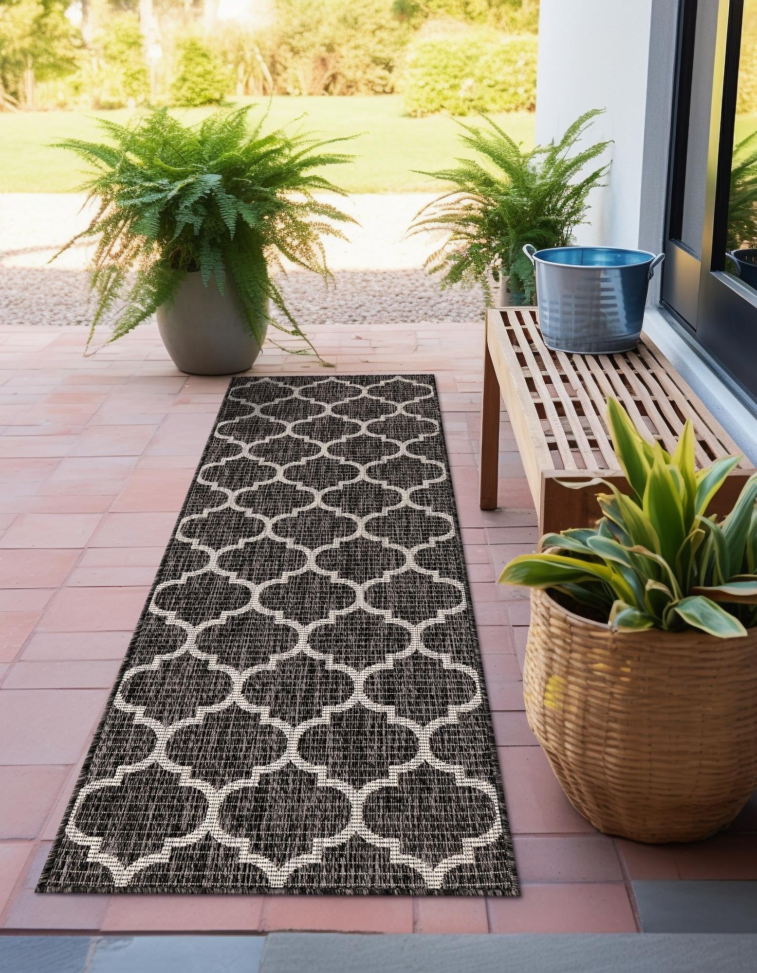 Seaside Lattice Collection Area Rug - Arbor (Black)