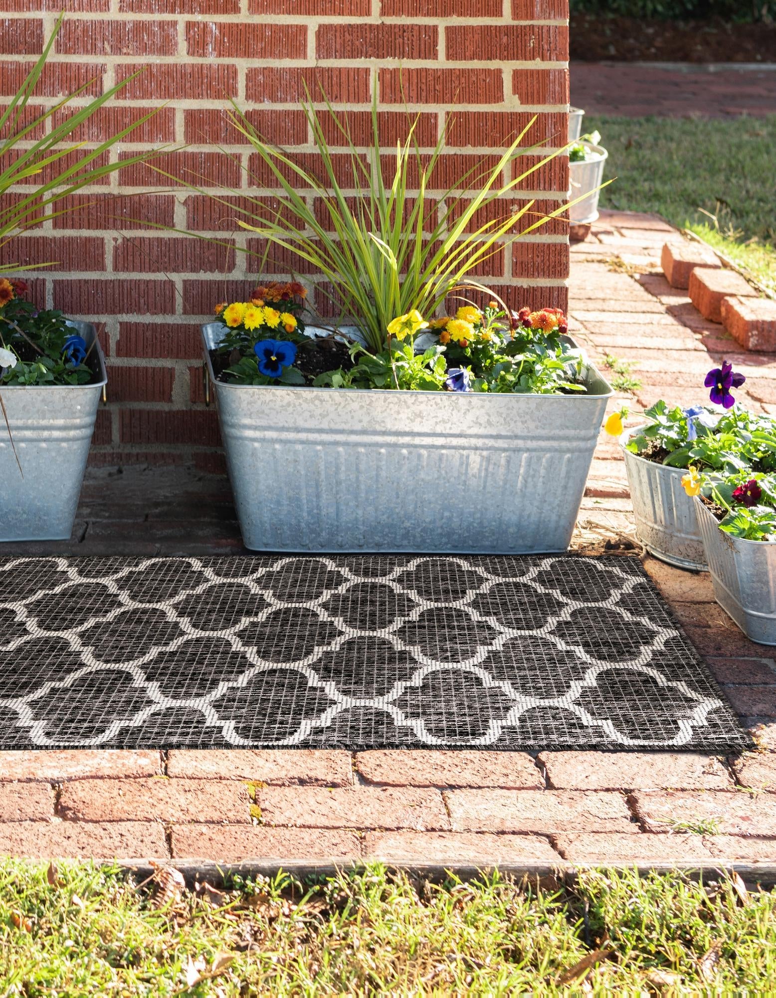 Seaside Lattice Collection Area Rug - Arbor (Black)