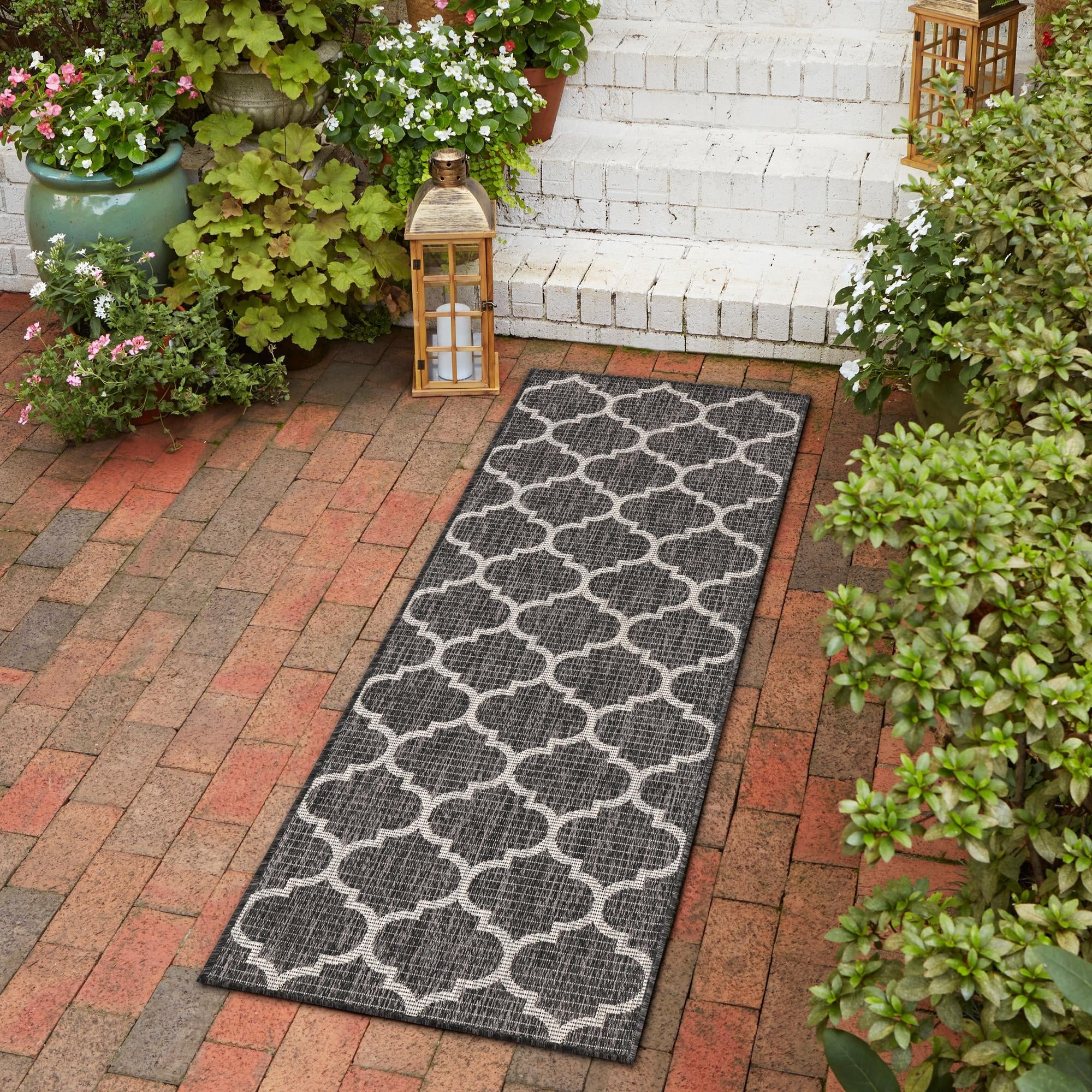 Seaside Lattice Collection Area Rug - Arbor (Black)