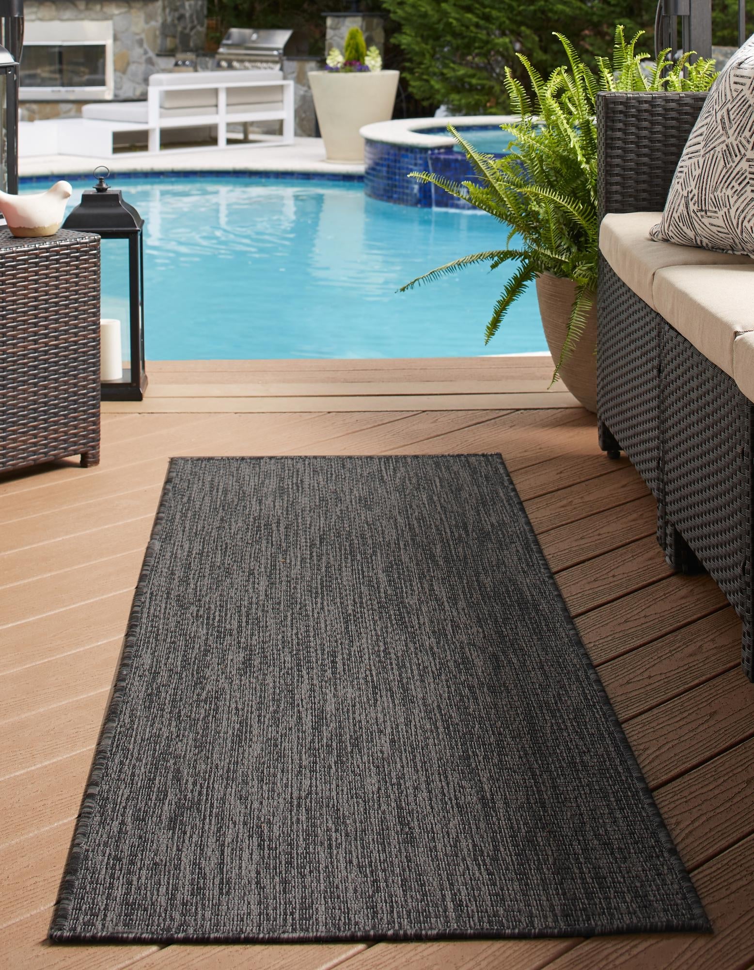 Seaside Serenity Collection Area Rug - Veranda (Black)