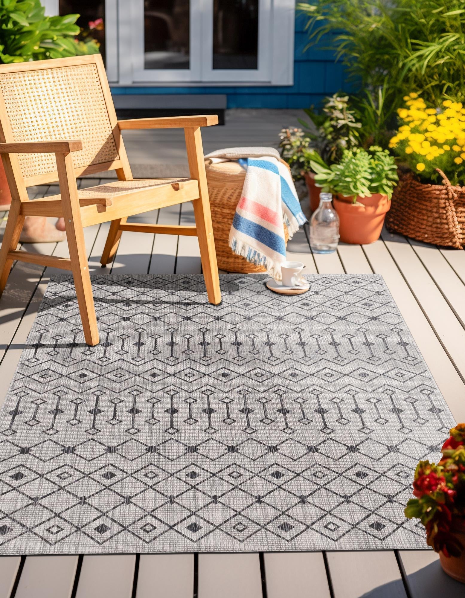 Seaside Lattice Collection Area Rug -  Pergola (Gray)