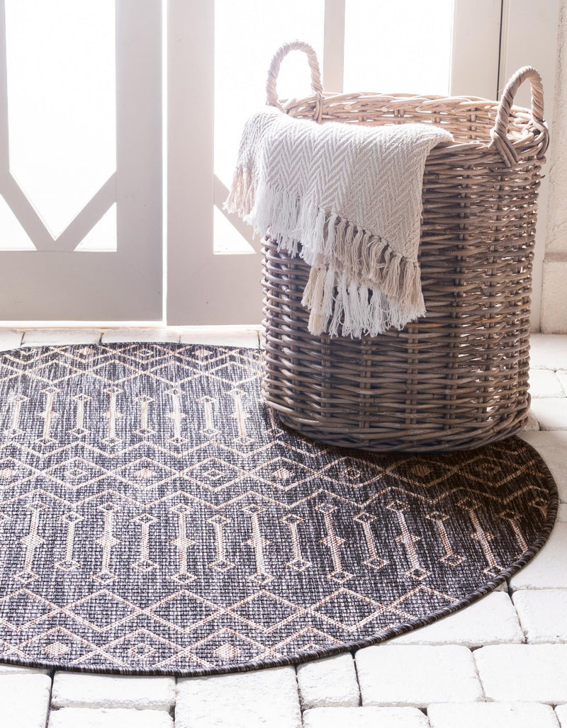 Garden Lattice Oasis Collection Area Rug -  Pergola (Charcoal Gray) Round Charcoal Gray  lifestyle 5