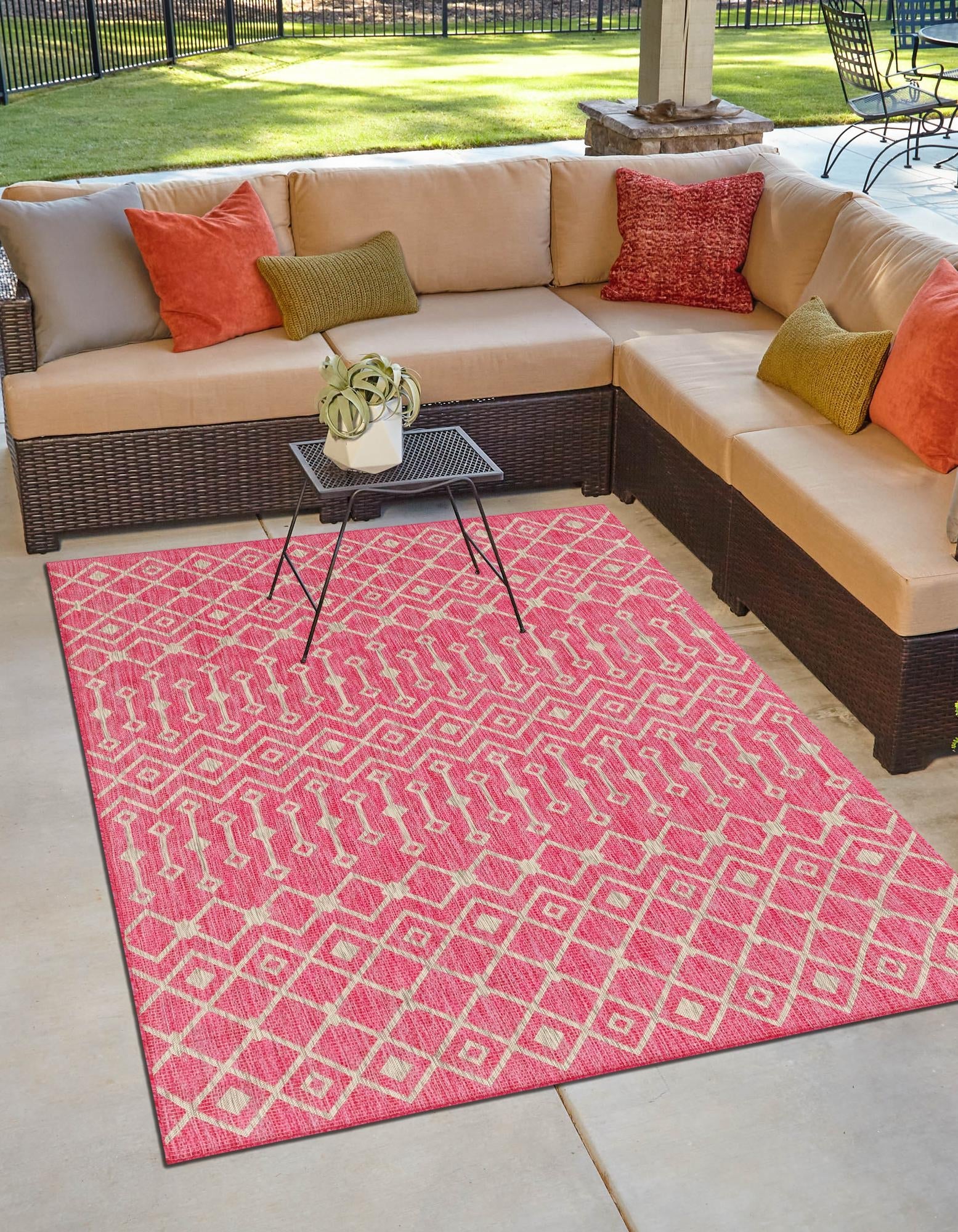 Seaside Lattice Collection Area Rug -  Pergola (Fuschia)