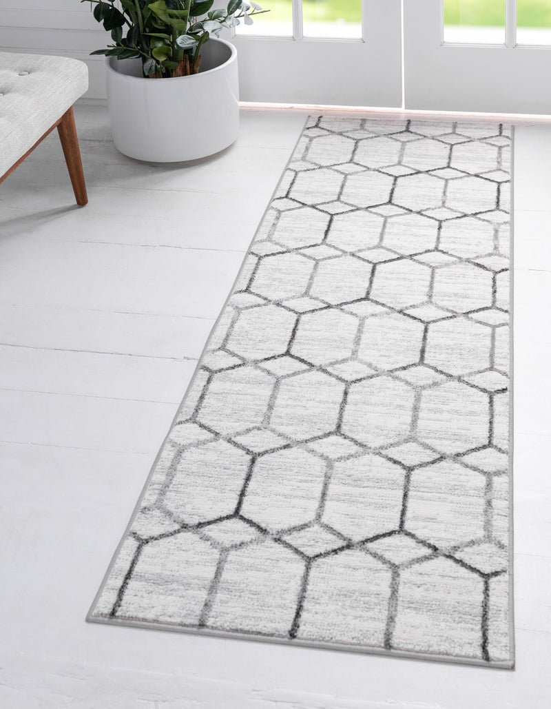 Garden Maze Retreat Collection Area Rug - Hedgegrove Runner White  lifestyle 66