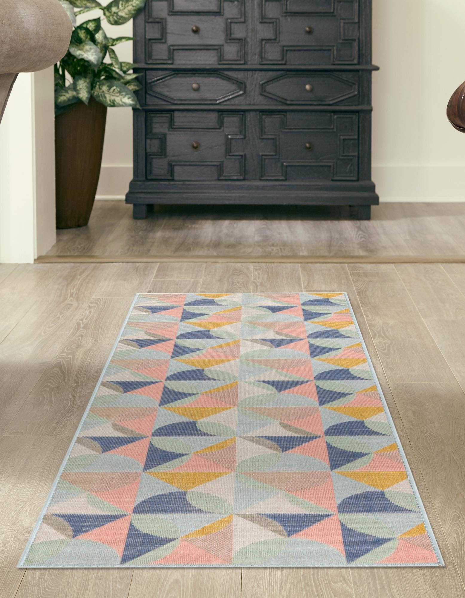 Lagoon Oasis Collection Area Rug - Coral