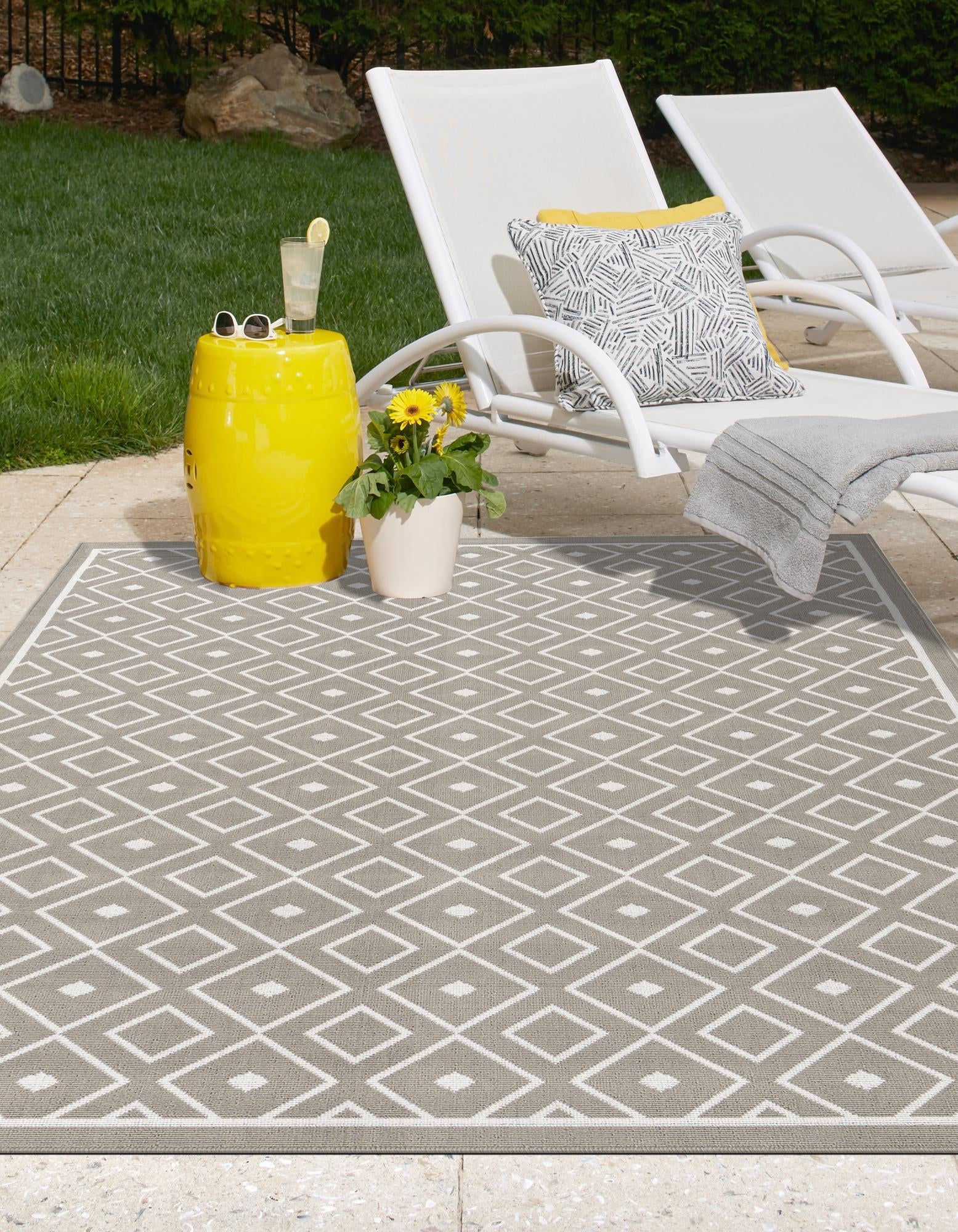 Seaside Lattice Collection Area Rug - Brighton