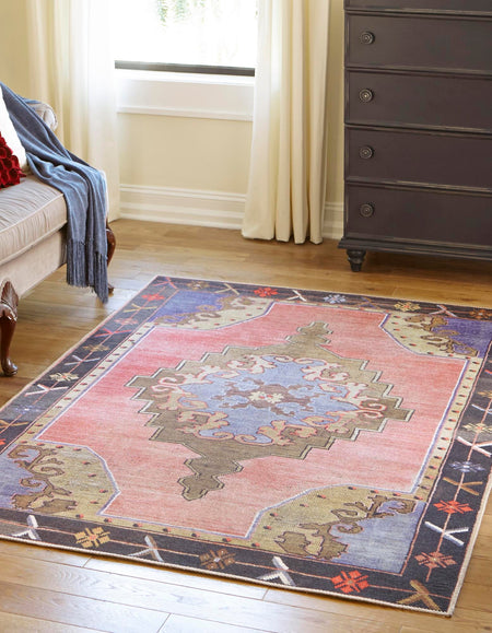 Heritage Elegance Collection Area Rug -  Winterthur (Pink)