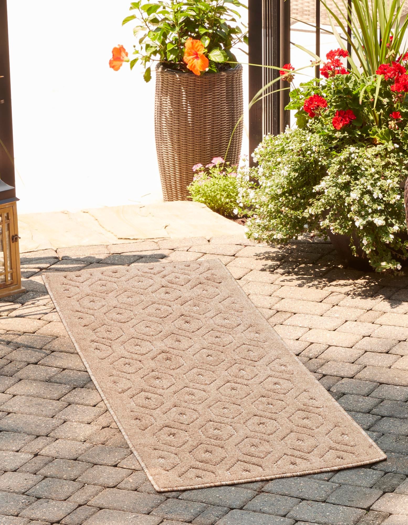 Garden Lattice Charm Collection Area Rug - Arbor (Beige)