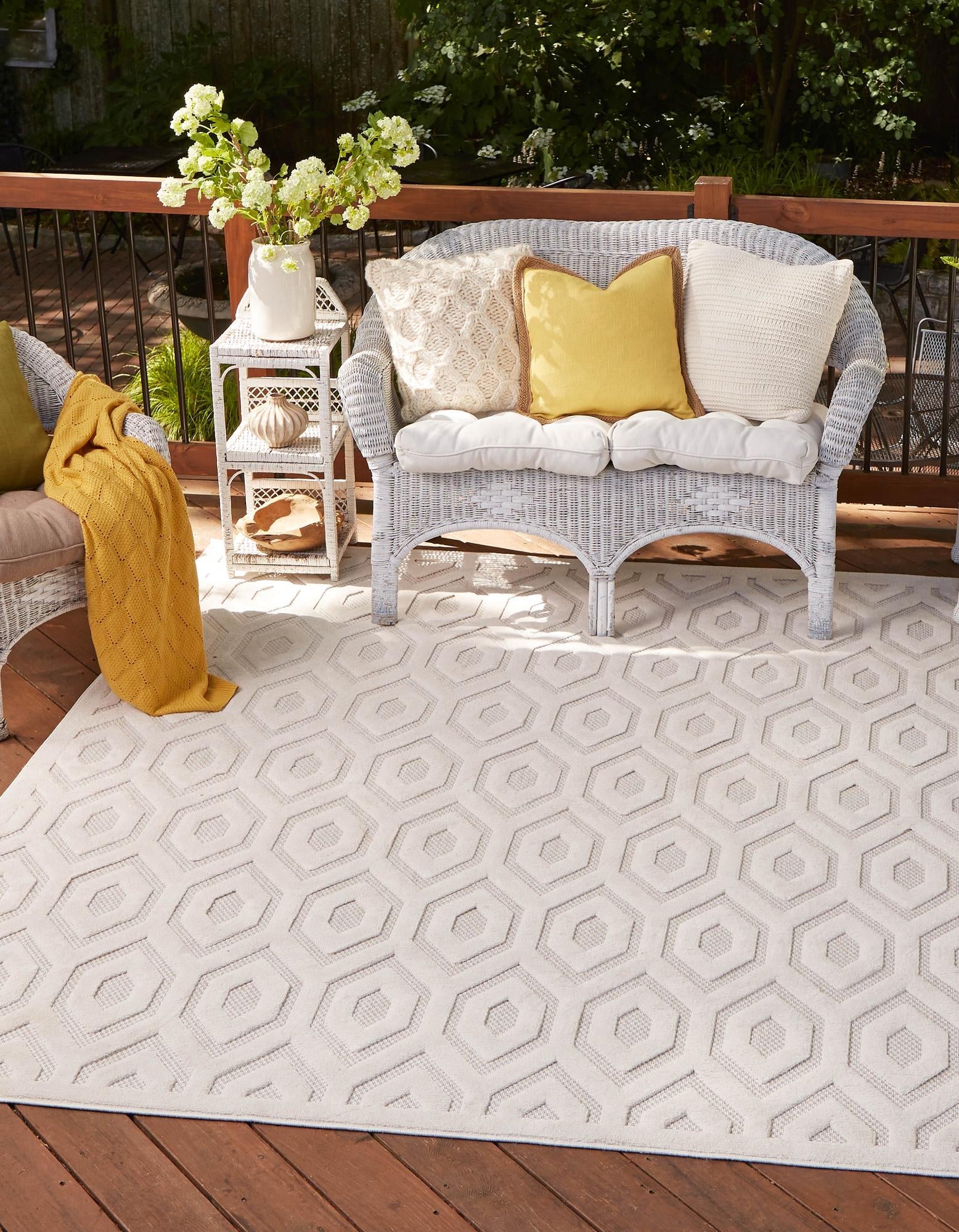 Garden Lattice Charm Collection Area Rug - Arbor (Ivory)