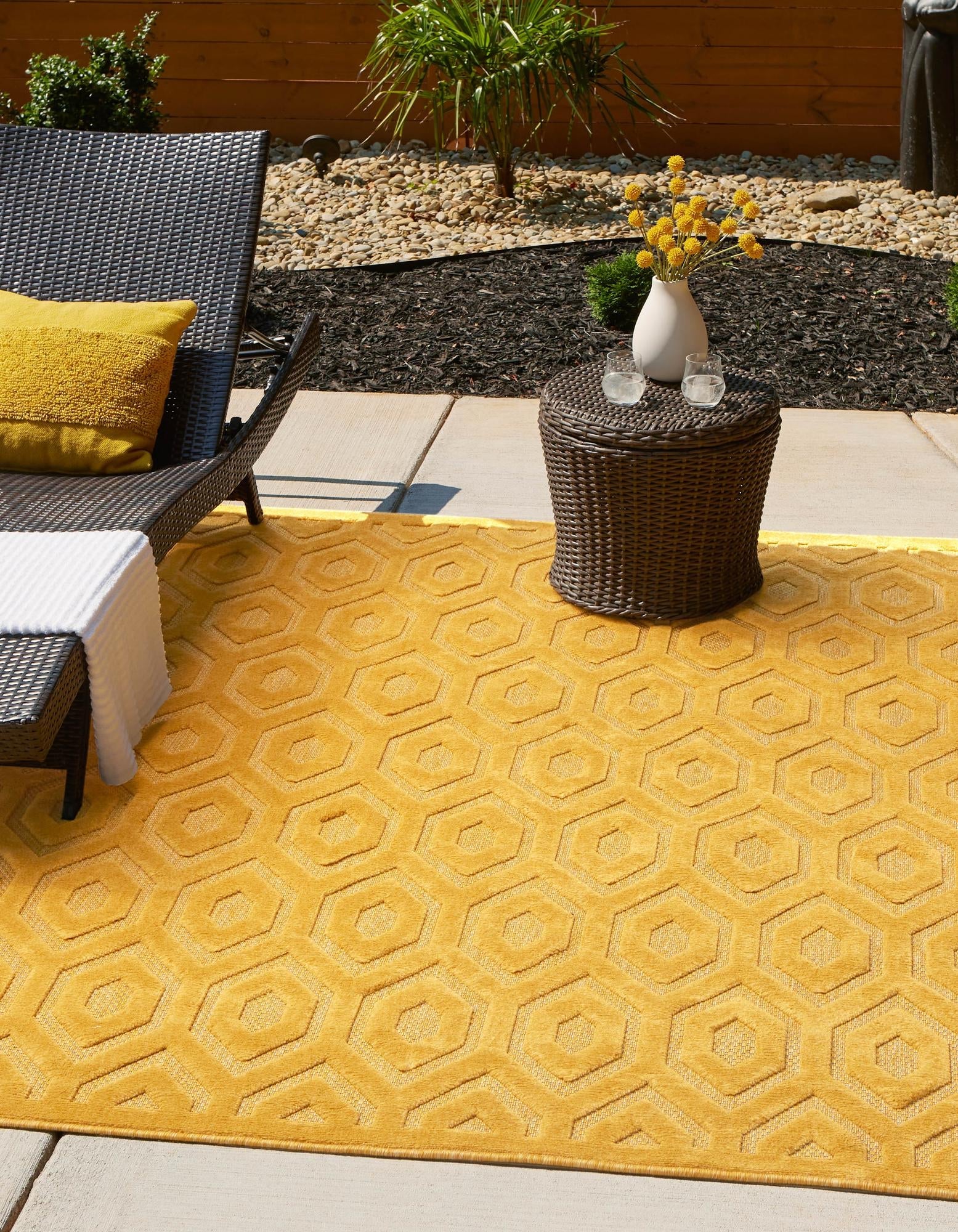 Garden Lattice Charm Collection Area Rug - Arbor (Yellow)