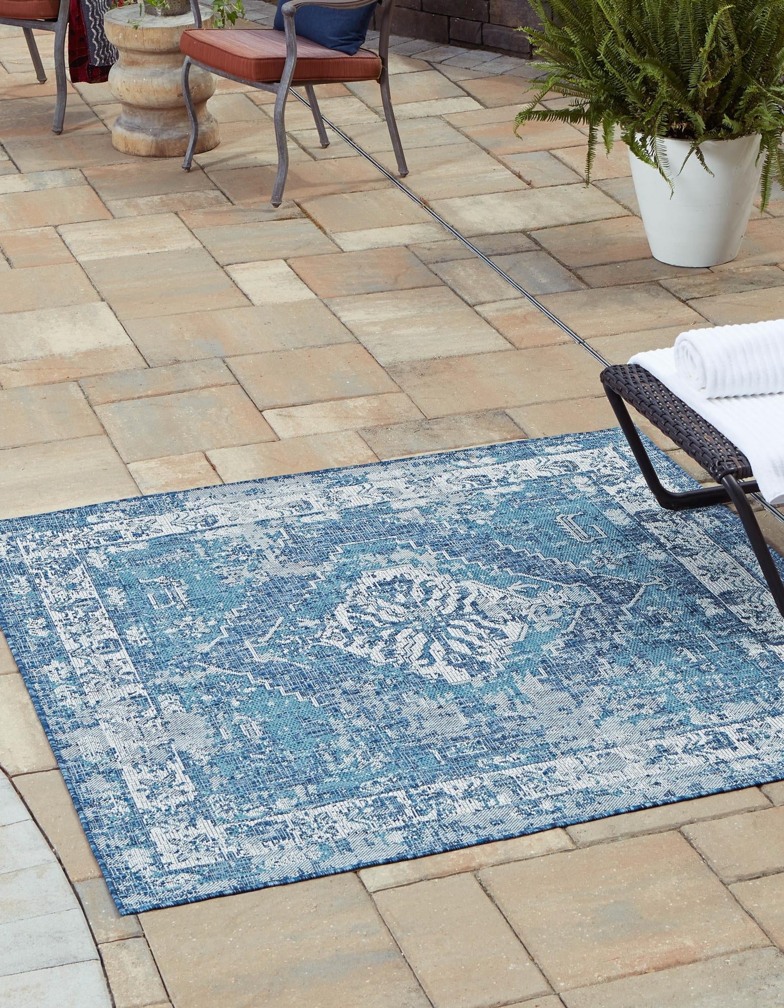 Patio Heritage Collection Area Rug -  Augusta (Blue)