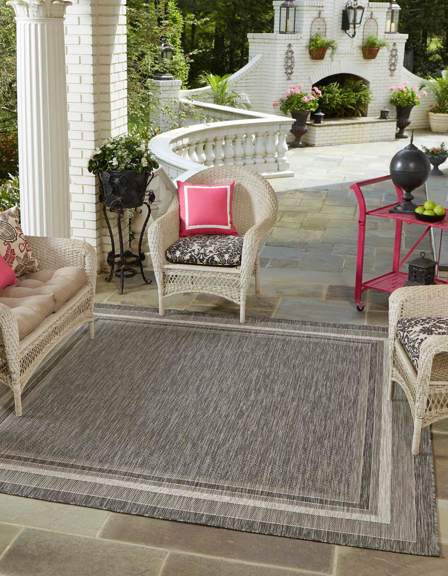 Terrace Fringe Collection Area Rug - Veranda (Black)