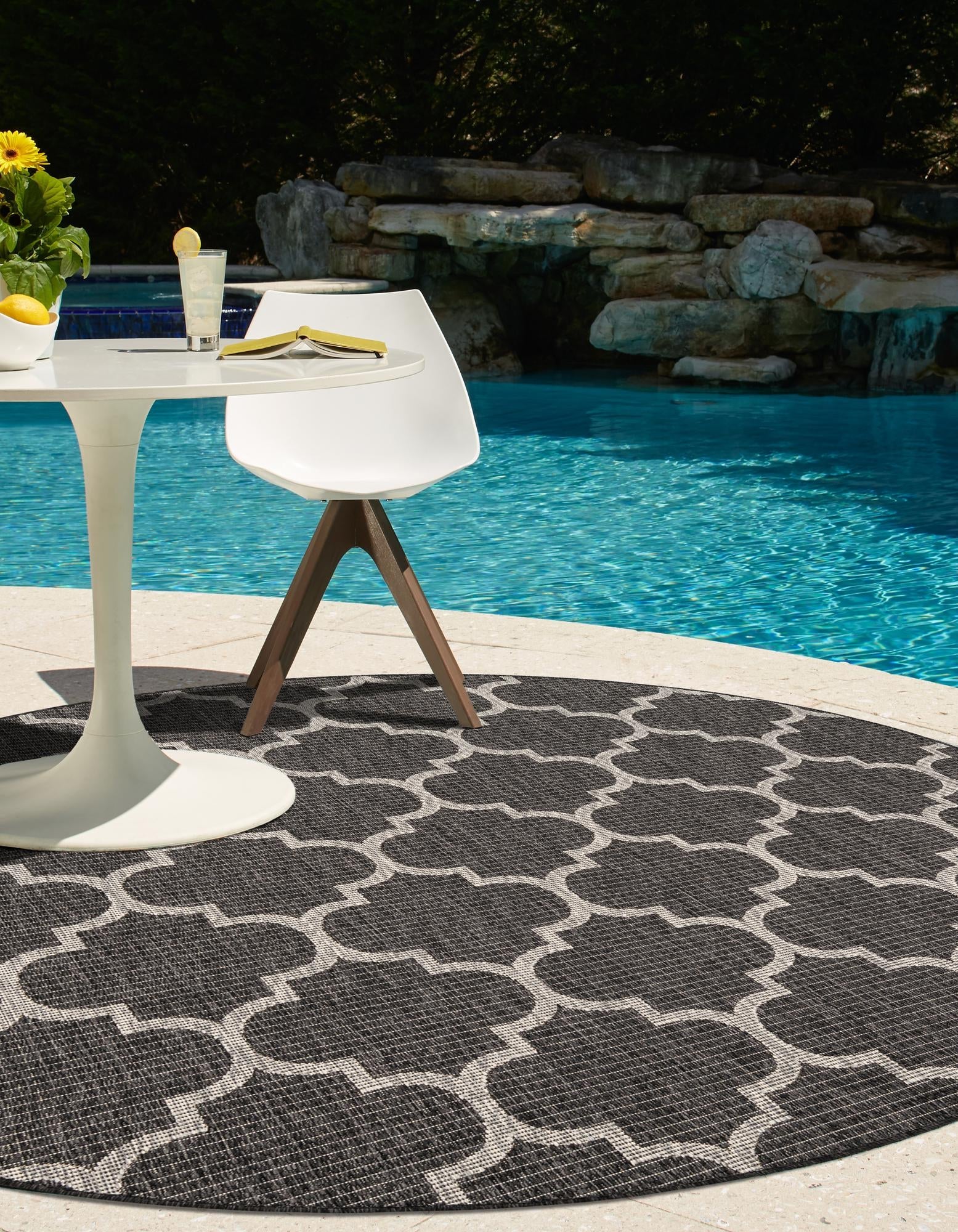 Seaside Lattice Collection Area Rug - Arbor (Black)