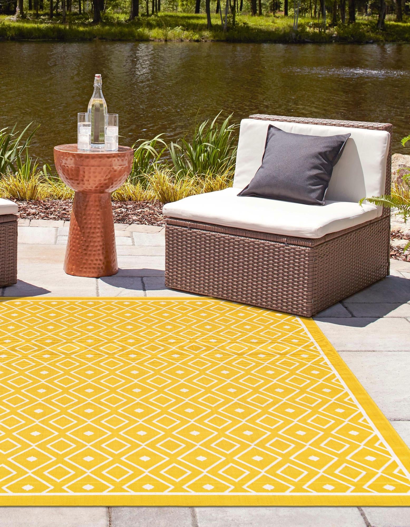 Seaside Lattice Collection Area Rug - Brighton