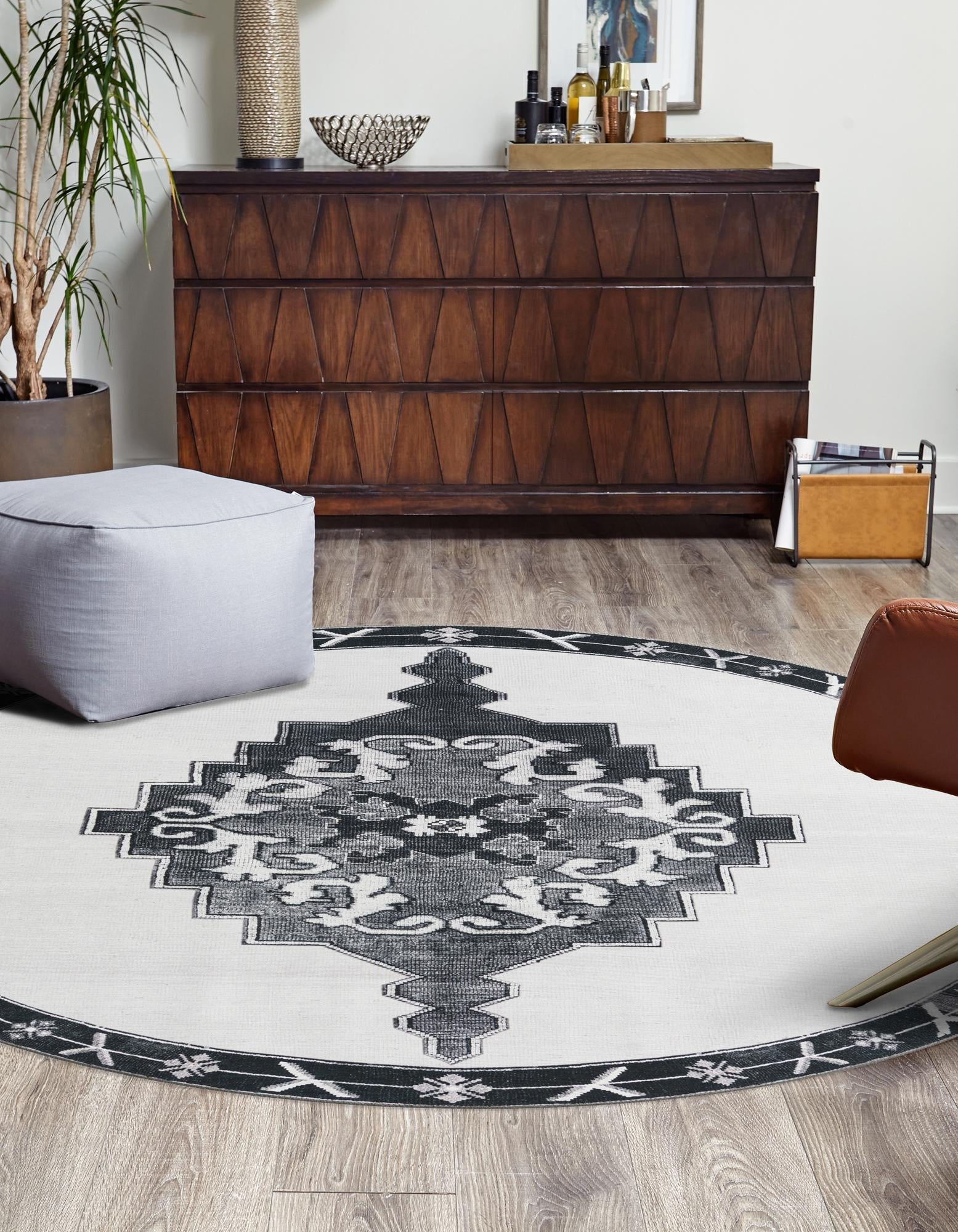 Heritage Elegance Collection Area Rug -  Winterthur (Black and White)