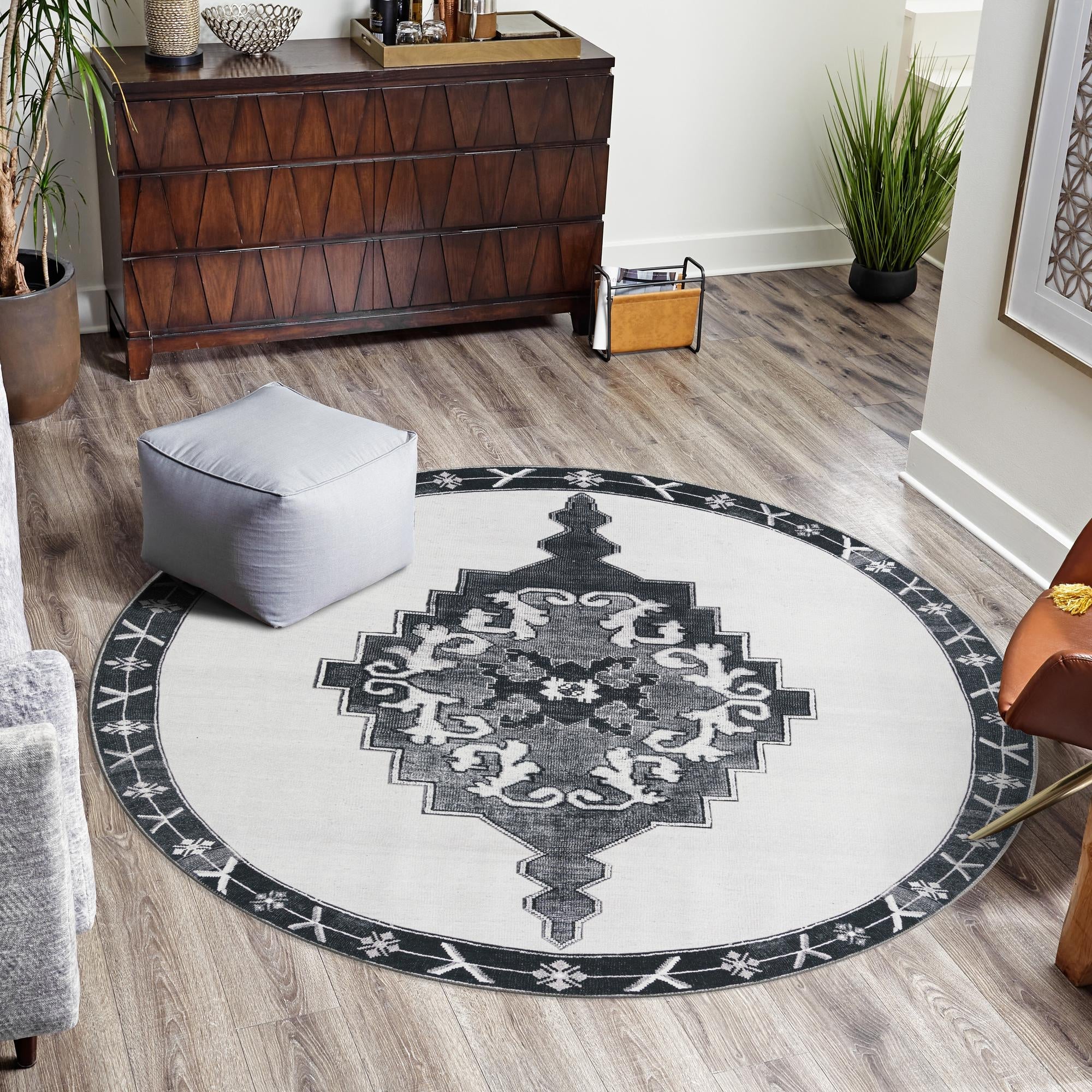 Heritage Elegance Collection Area Rug -  Winterthur (Black and White)