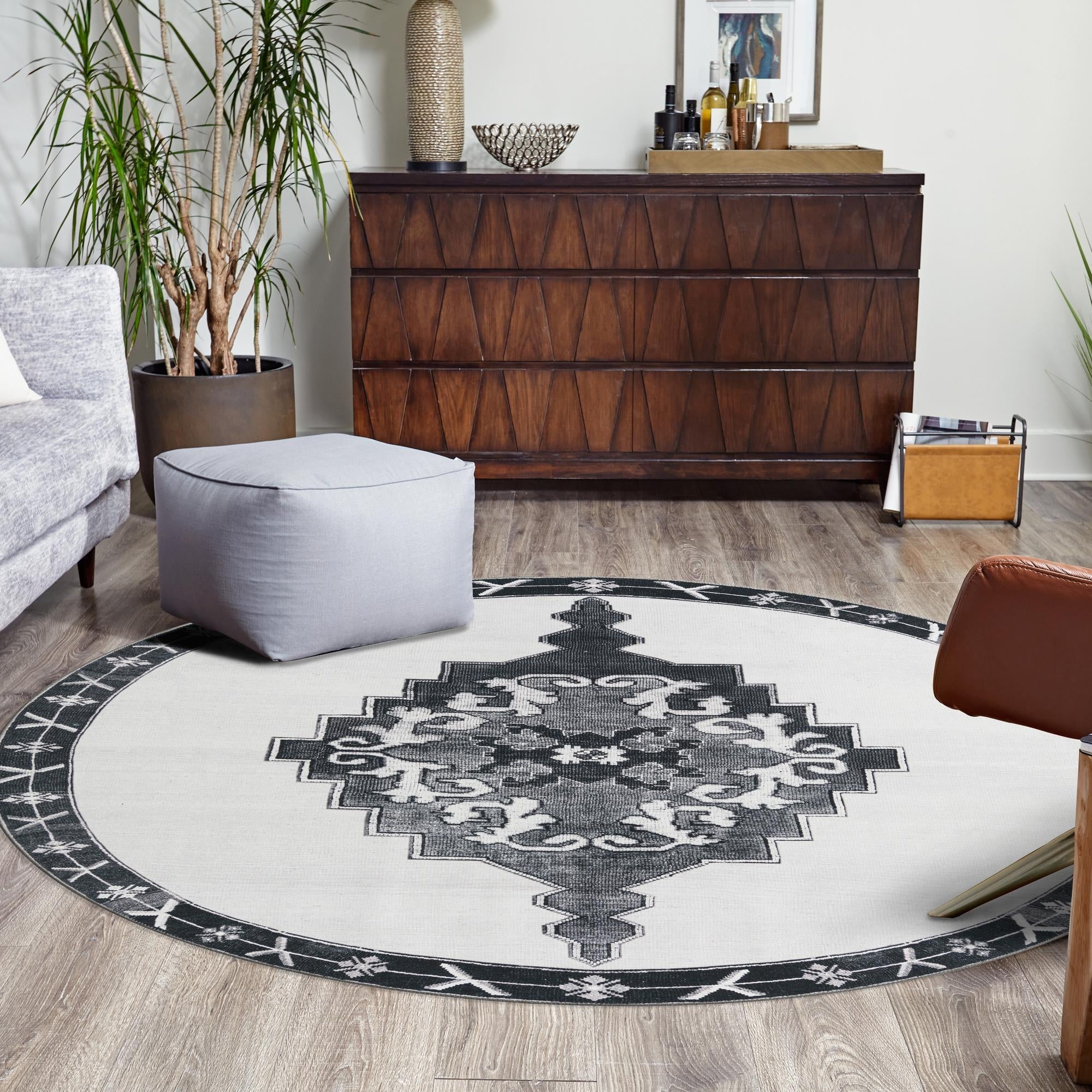 Heritage Elegance Collection Area Rug -  Winterthur (Black and White)