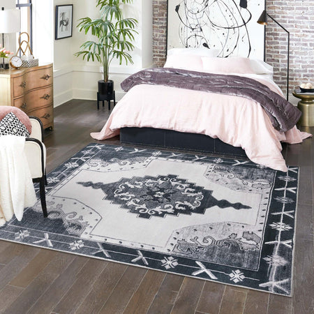 Heritage Elegance Collection Area Rug -  Winterthur (Black and White)