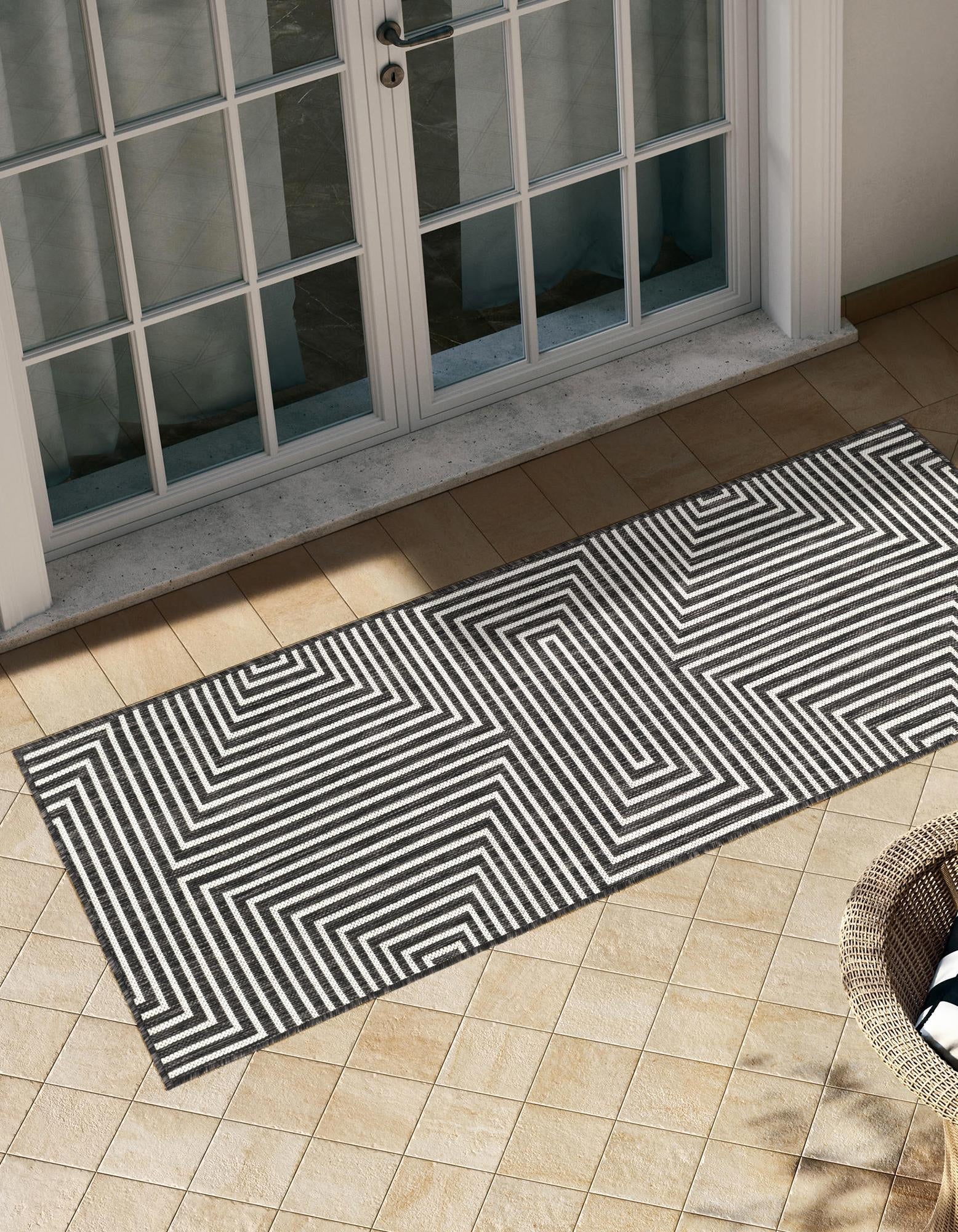 Urban Terrace Collection Area Rug -  Astoria (Black and White)