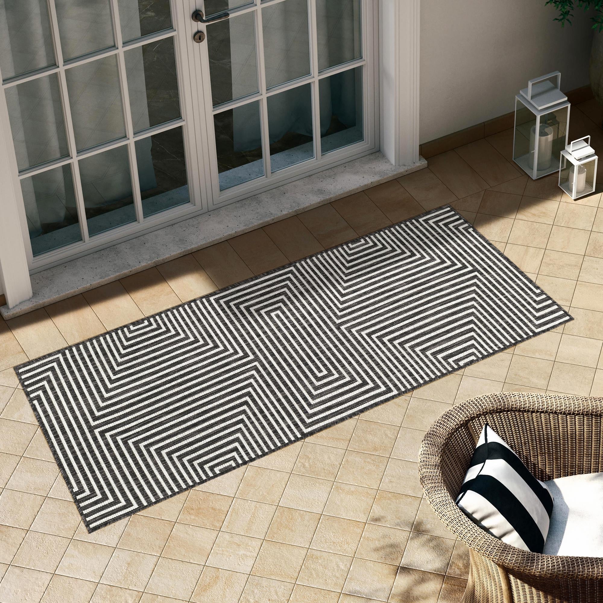 Urban Terrace Collection Area Rug -  Astoria (Black and White)