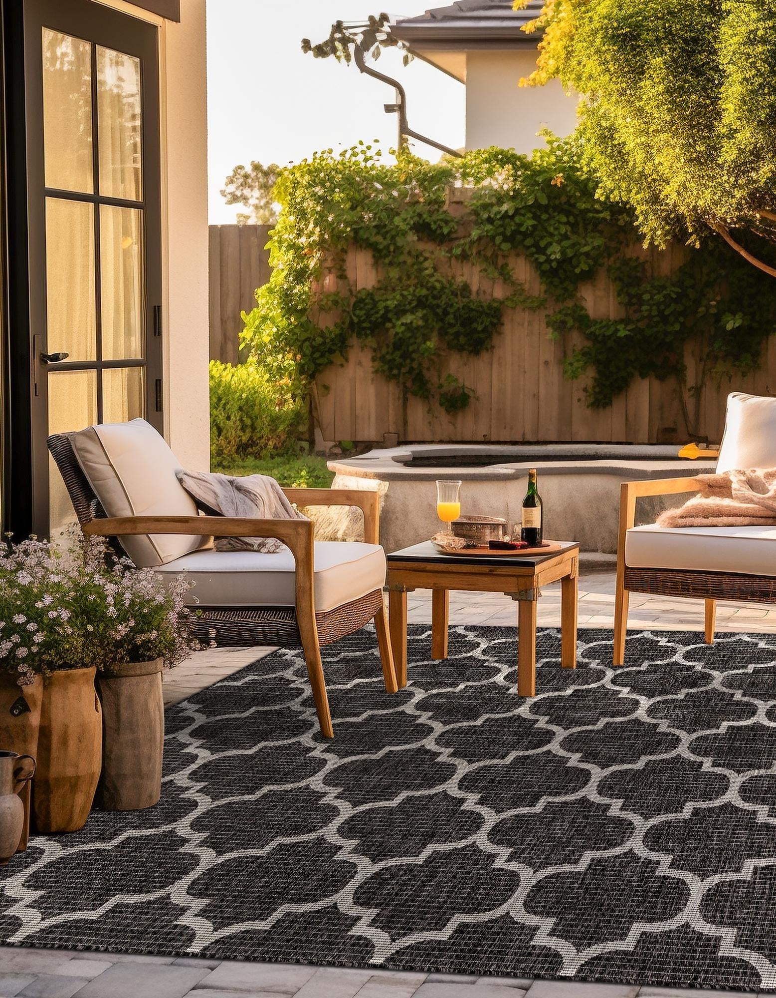 Seaside Lattice Collection Area Rug - Arbor (Black)