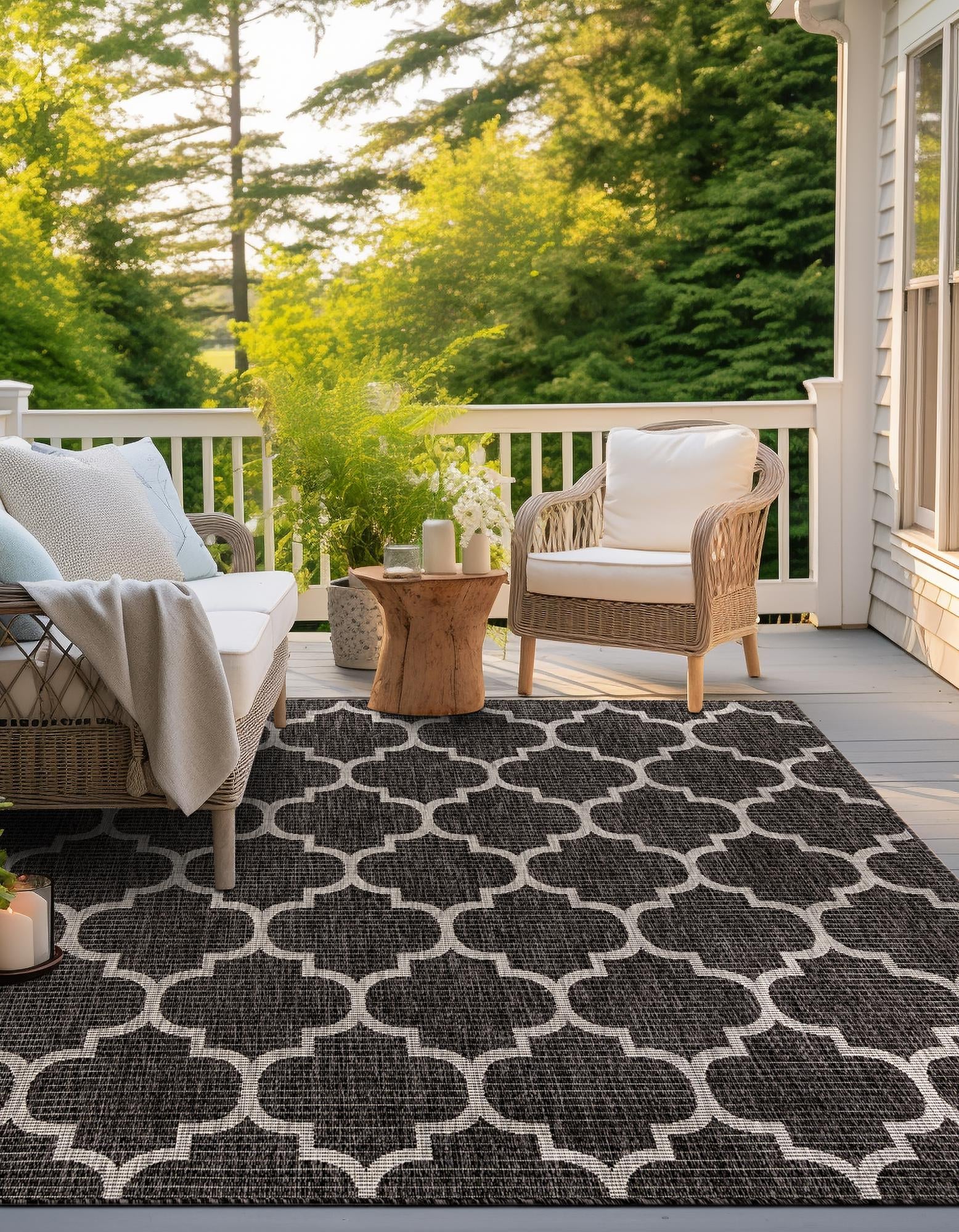 Seaside Lattice Collection Area Rug - Arbor (Black)