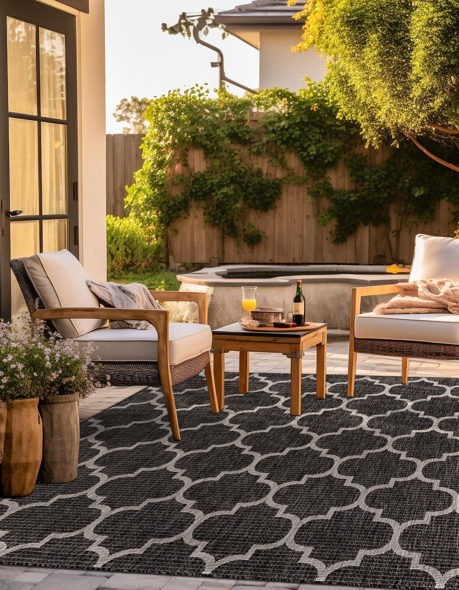 Seaside Lattice Collection Area Rug - Arbor (Black)