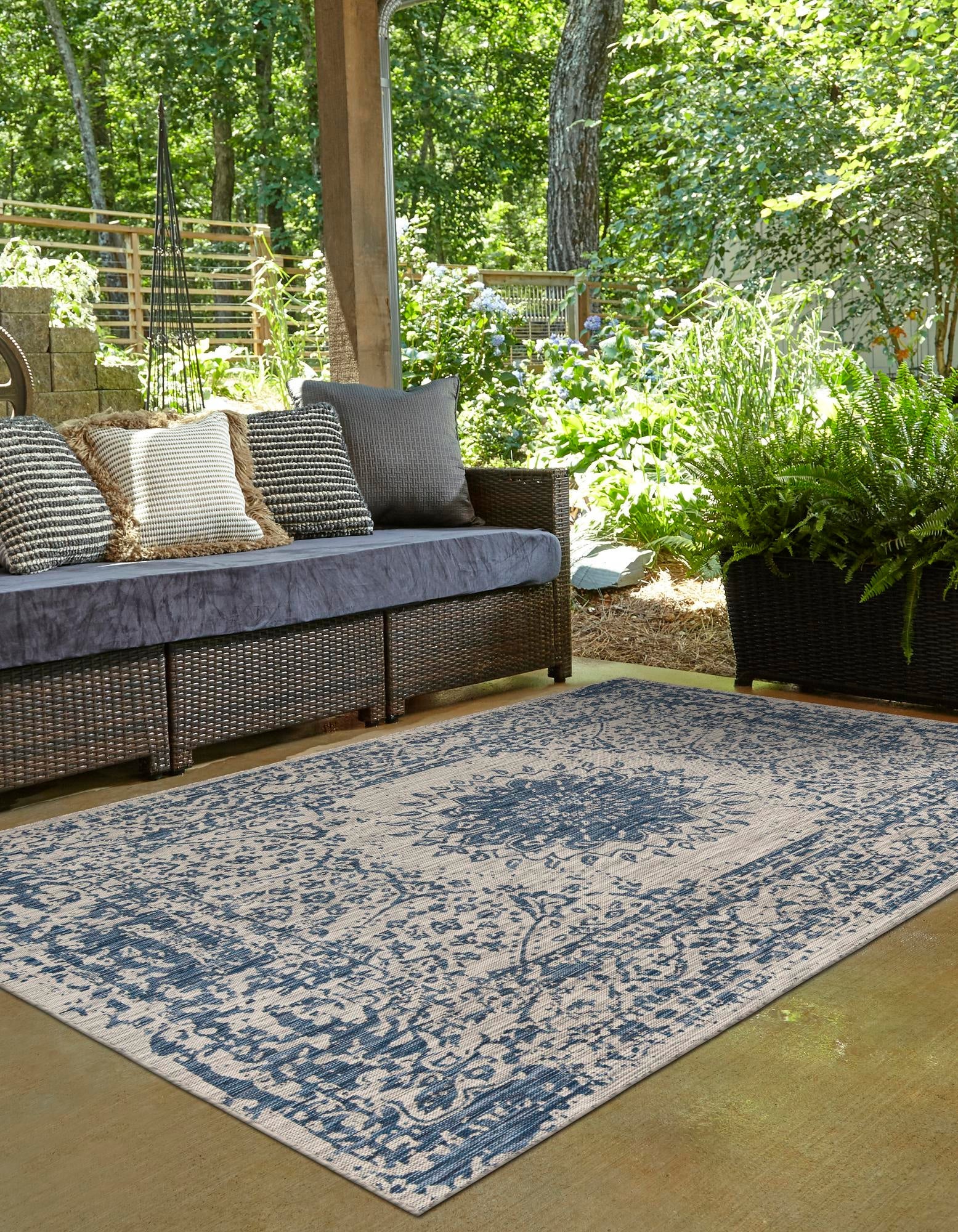 Patio Heritage Collection Area Rug -  Lafayette (Blue)